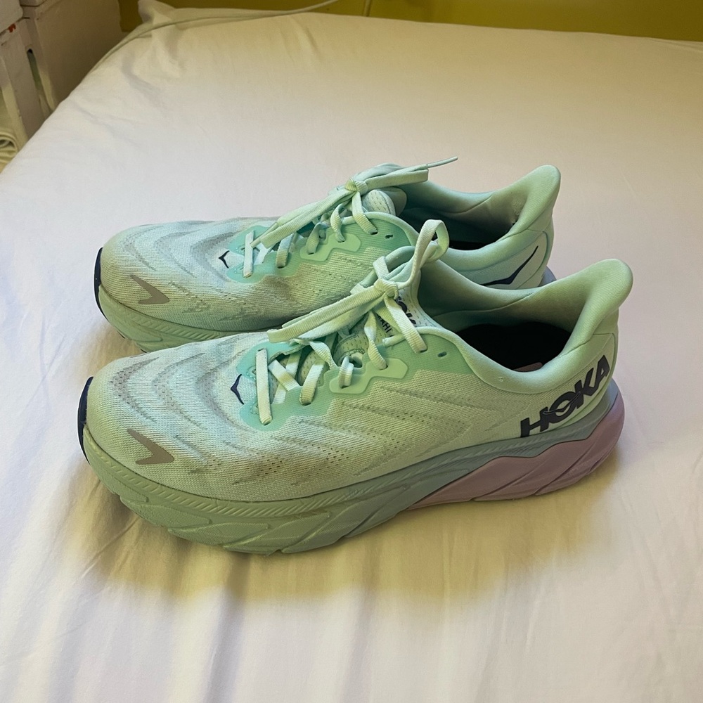 Hoka Arahi 6 women’s sneakers light blue/purple size 9